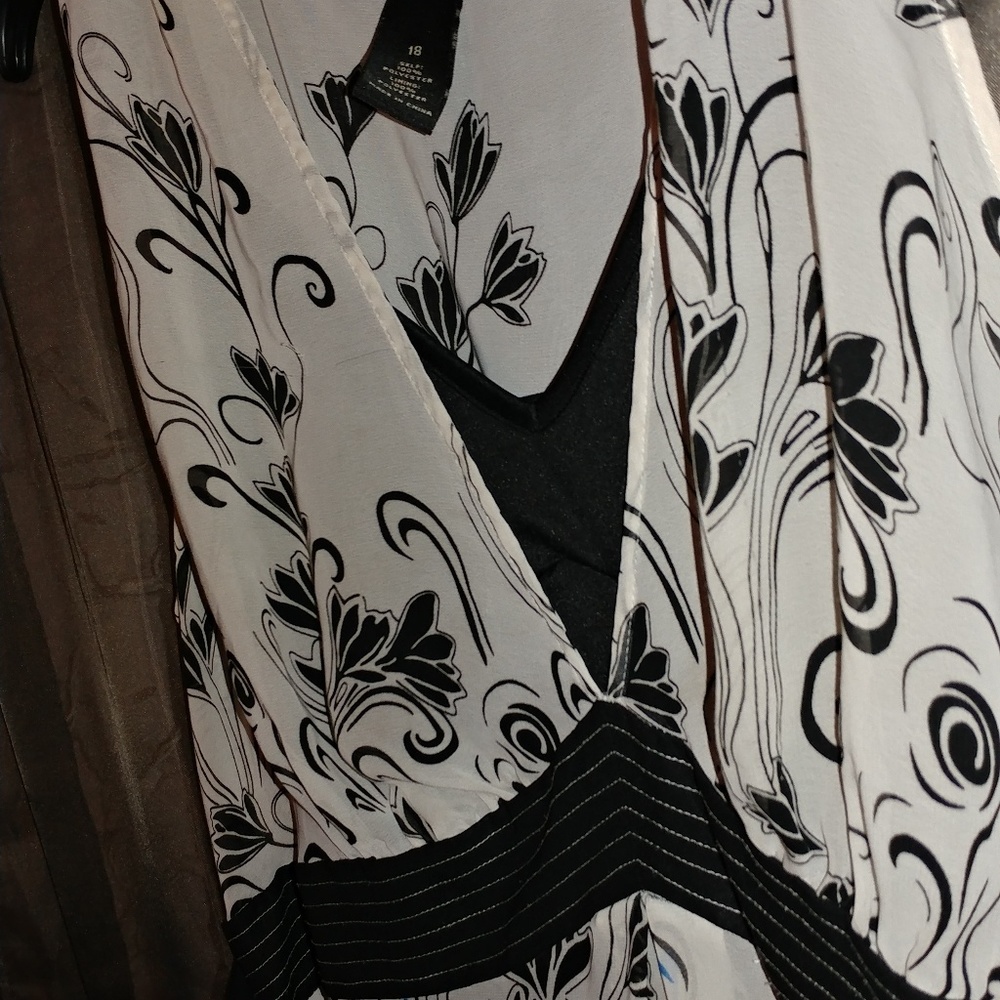 Dress - Picture 3 of 3